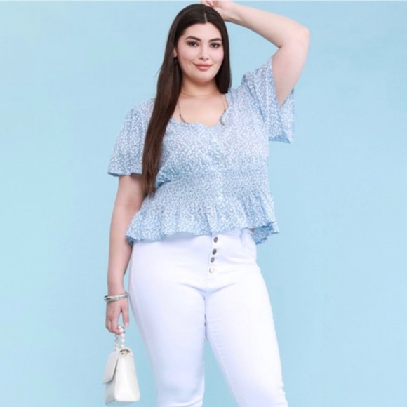 NWT Smocked Dainty Floral Flutter Sleeve Top Plus Sizes - Picture 6 of 10